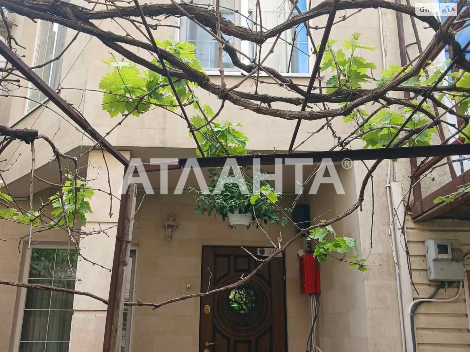Продается дом на 3 этажа 130 кв. м с мебелью, цена: 140000 $ - фото 1