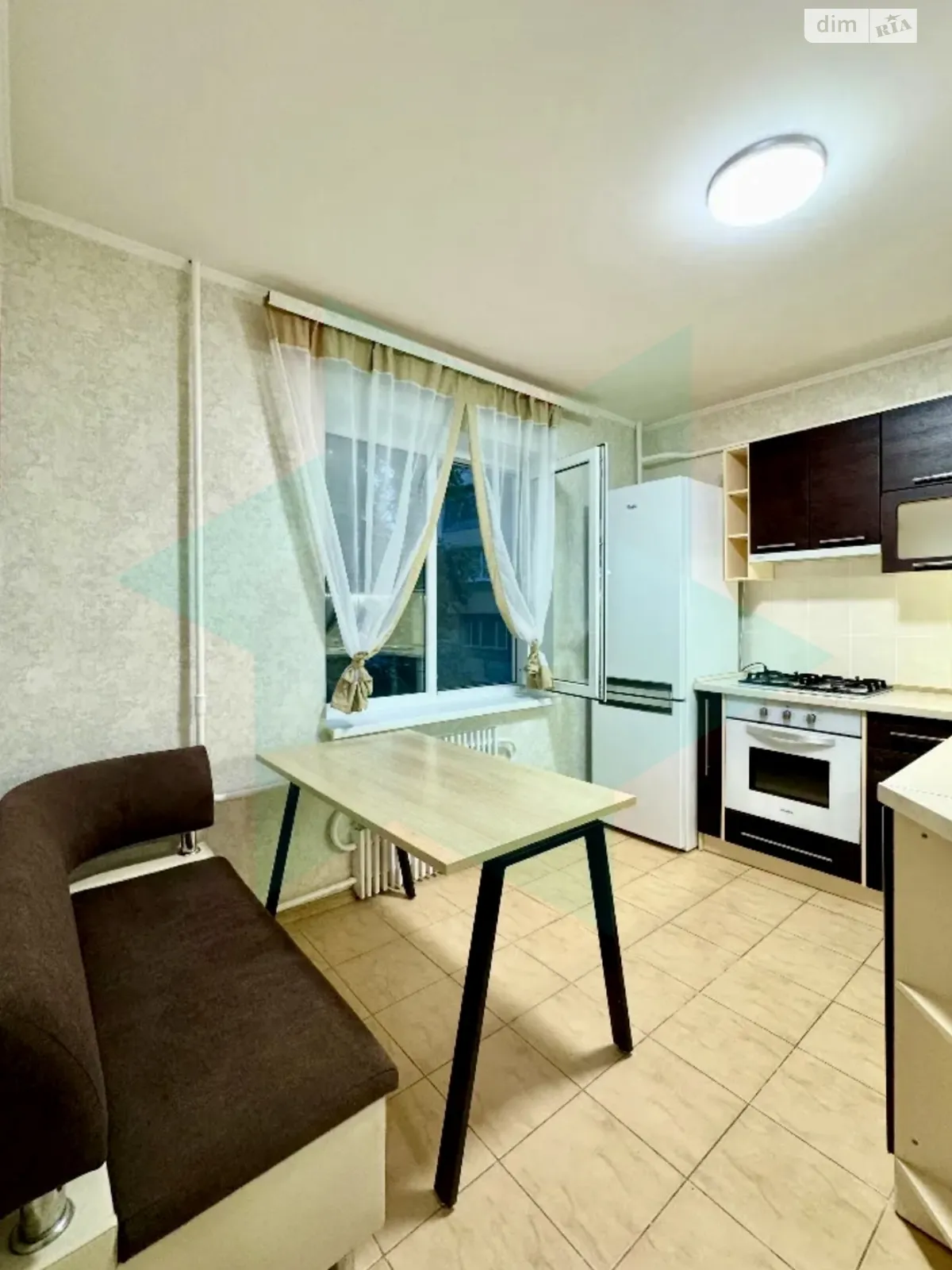 Сдается в аренду 1-комнатная квартира 40 кв. м в Днепре, мас. Тополь-3 - фото 1
