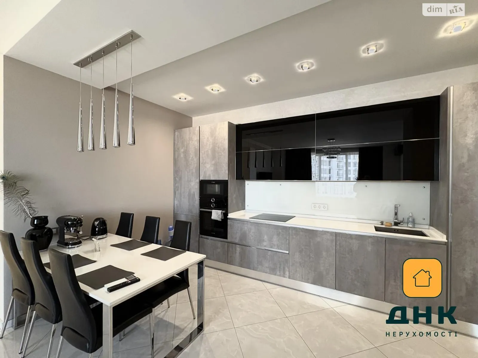 Продается 2-комнатная квартира 112 кв. м в Одессе, ул. Литературная, 1А - фото 1