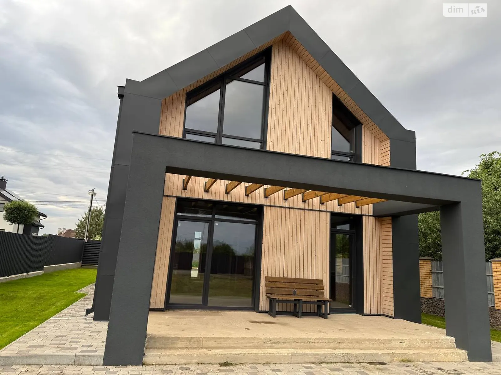 Продается дом на 2 этажа 140 кв. м с верандой, цена: 160000 $ - фото 1