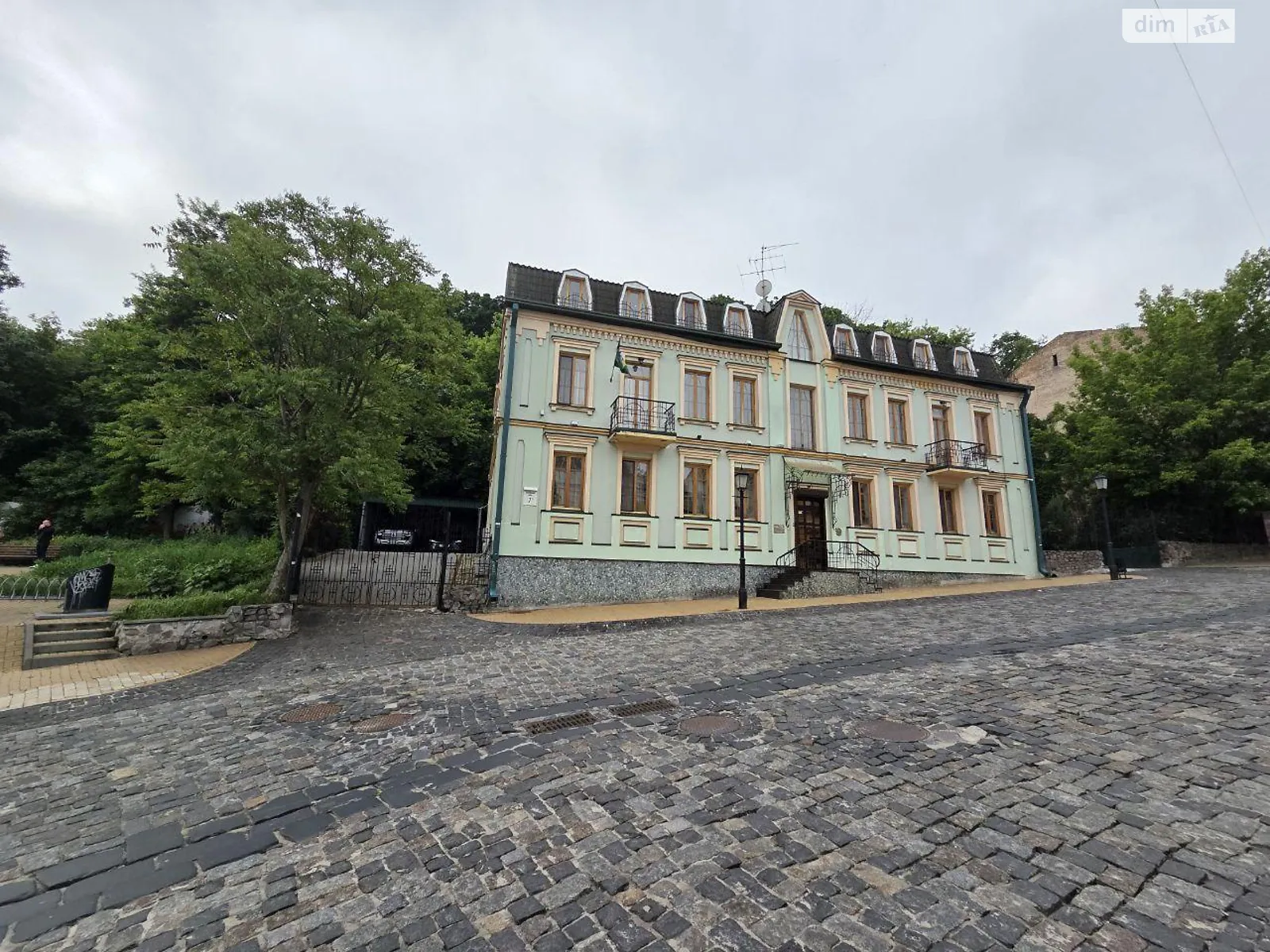 Продается офис 570 кв. м в бизнес-центре, цена: 7000000 $ - фото 1