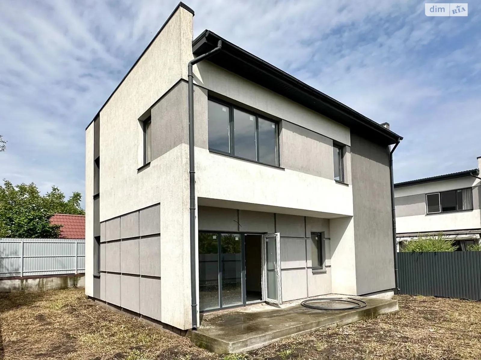 Продается дом на 2 этажа 143.9 кв. м с бассейном, цена: 129000 $ - фото 1