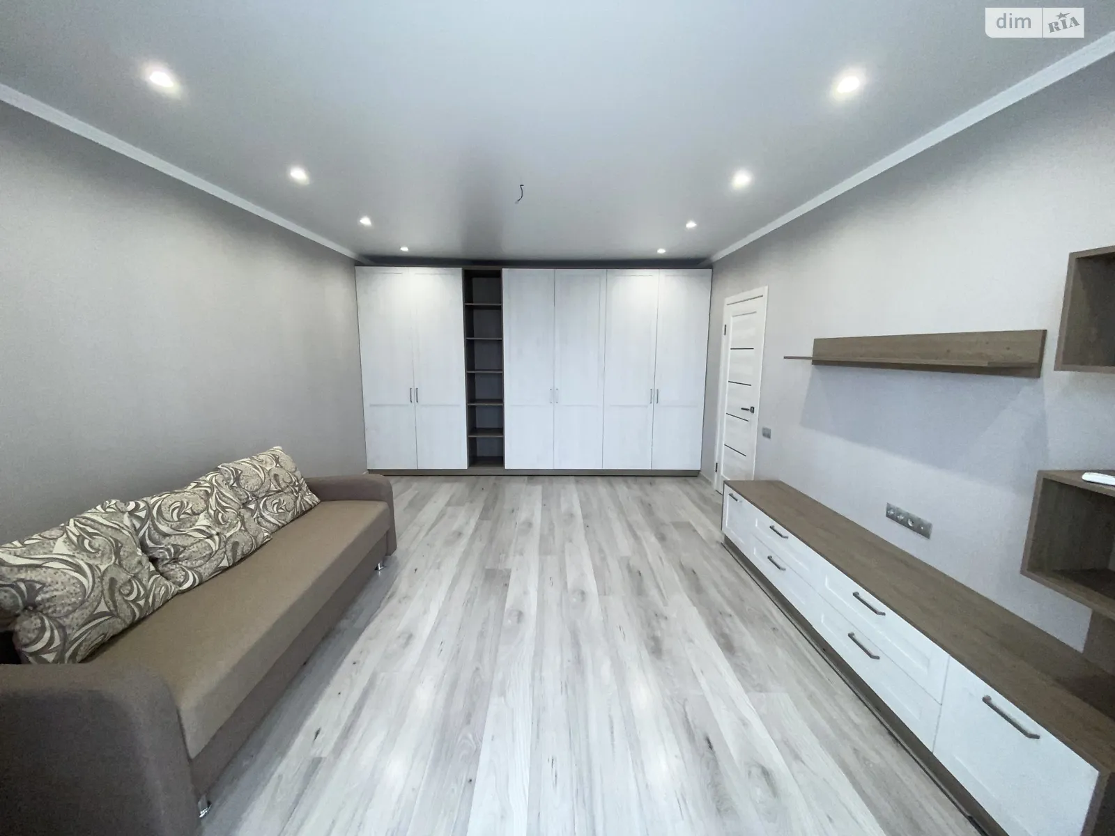 Продается 1-комнатная квартира 52 кв. м в Николаеве, ул. Леваневцев, 30/3 - фото 1