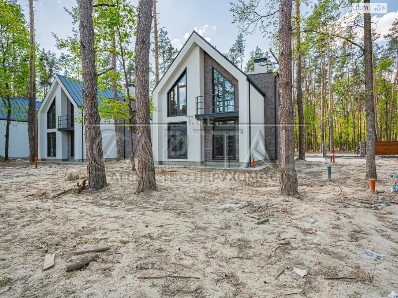 Продается дом на 2 этажа 110 кв. м с бассейном, цена: 99000 $ - фото 1