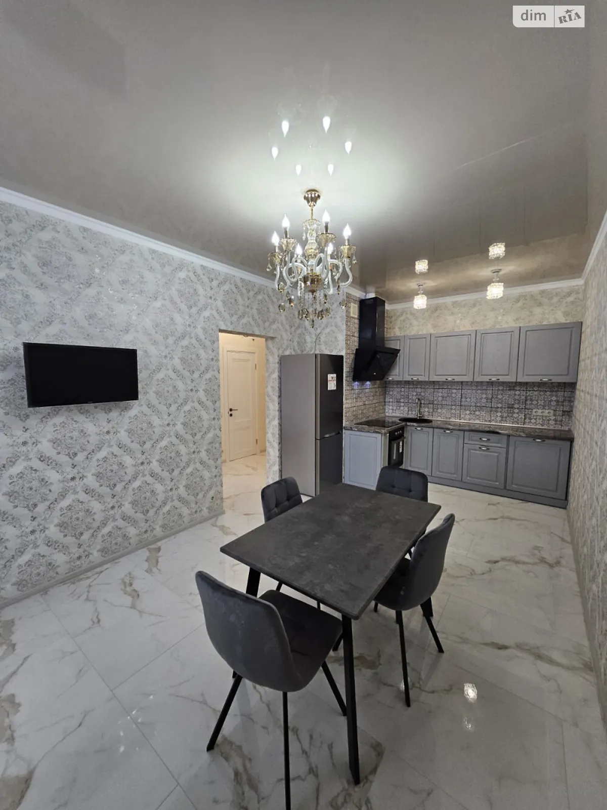 Продается 1-комнатная квартира 44 кв. м в Одессе, ул. Костанди, 104/1 - фото 1