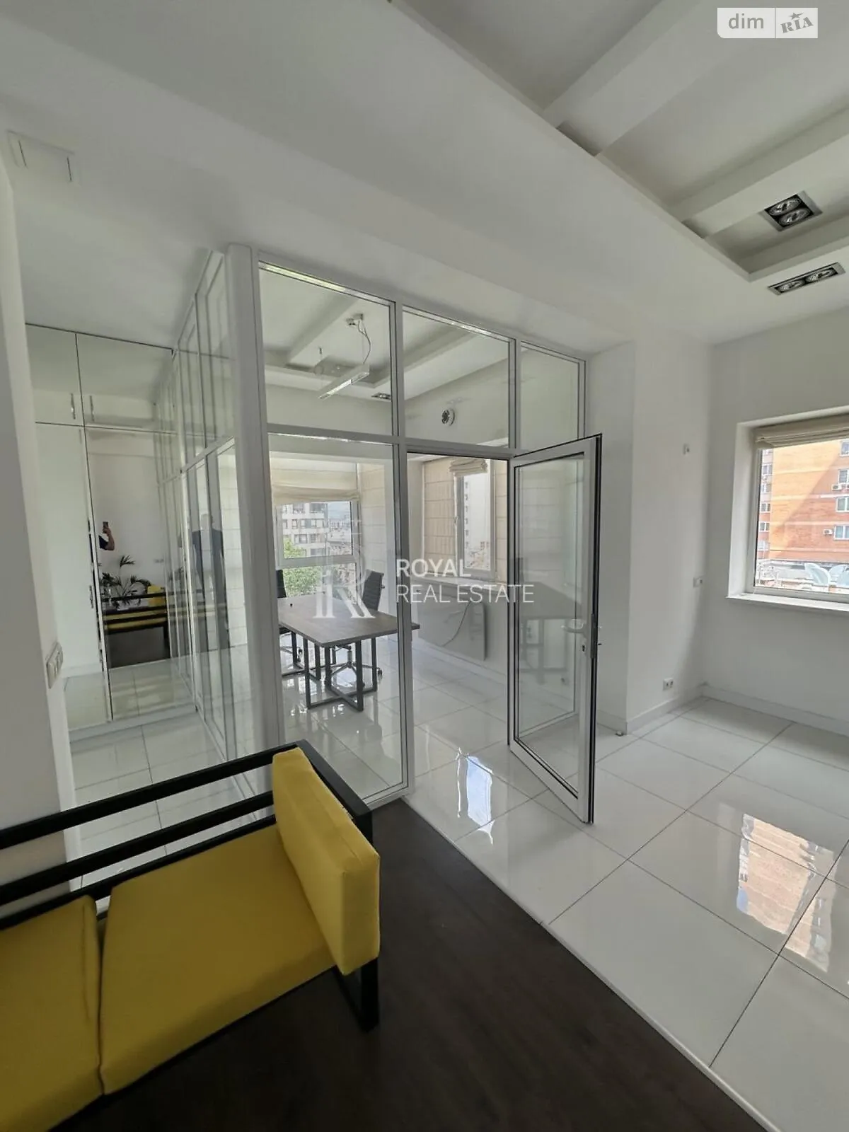 Сдается в аренду офис 96 кв. м в бизнес-центре, цена: 1800 $ - фото 1