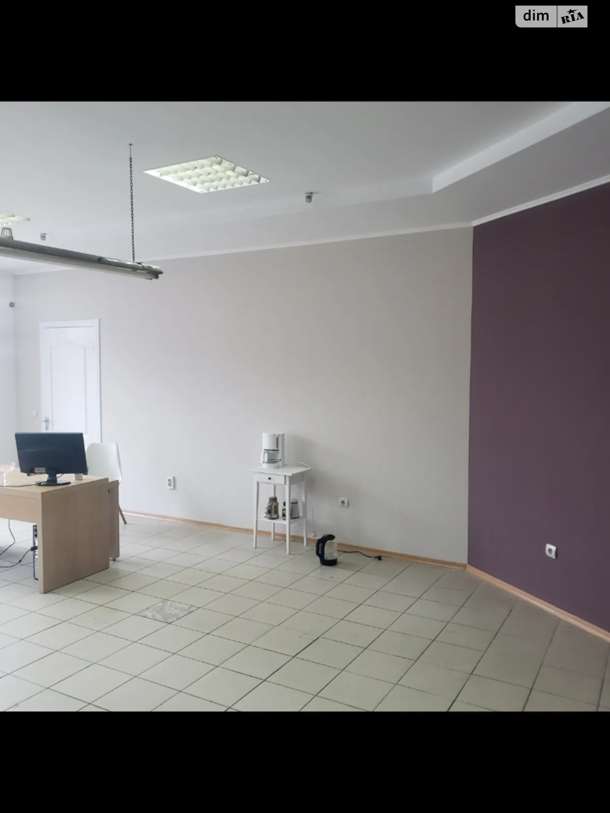 Сдается в аренду офис 50 кв. м в бизнес-центре, цена: 200 $ - фото 1