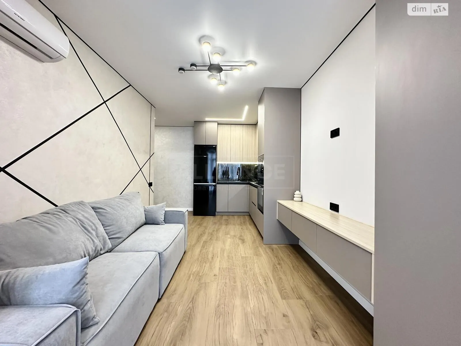 Продается 1-комнатная квартира 47 кв. м в Ивано-Франковске, ул. Высочана Семена - фото 1