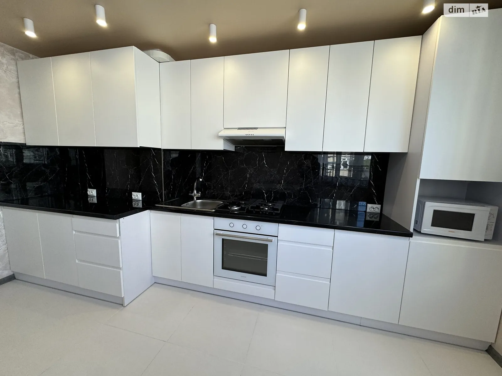 2-кімнатна квартира 63 кв. м у Тернополі, вул. Білогірська - фото 1