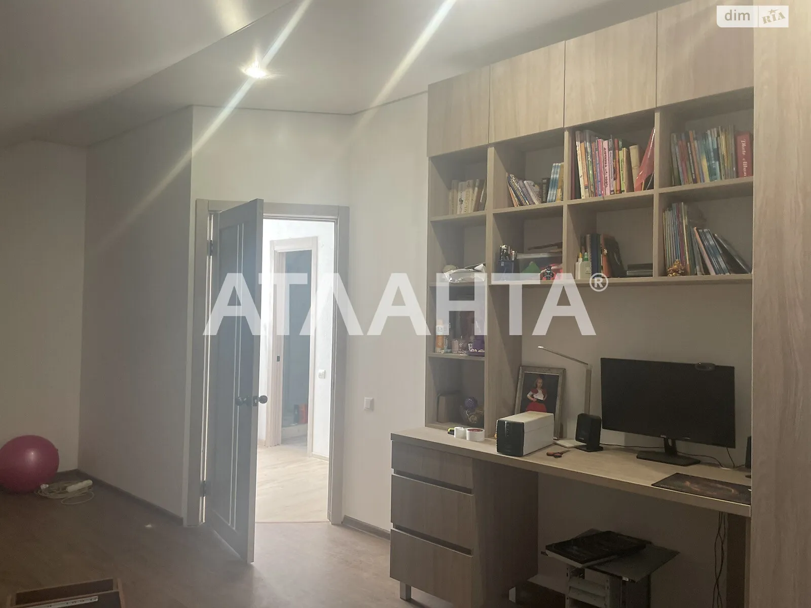Продается дом на 2 этажа 90 кв. м с верандой, цена: 40000 $ - фото 1