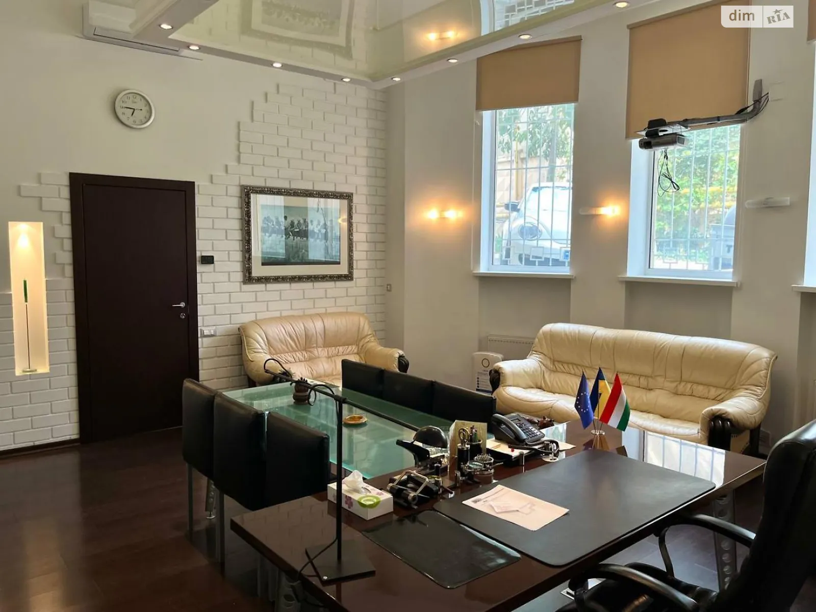 Сдается в аренду офис 290 кв. м в бизнес-центре, цена: 2000 $ - фото 1