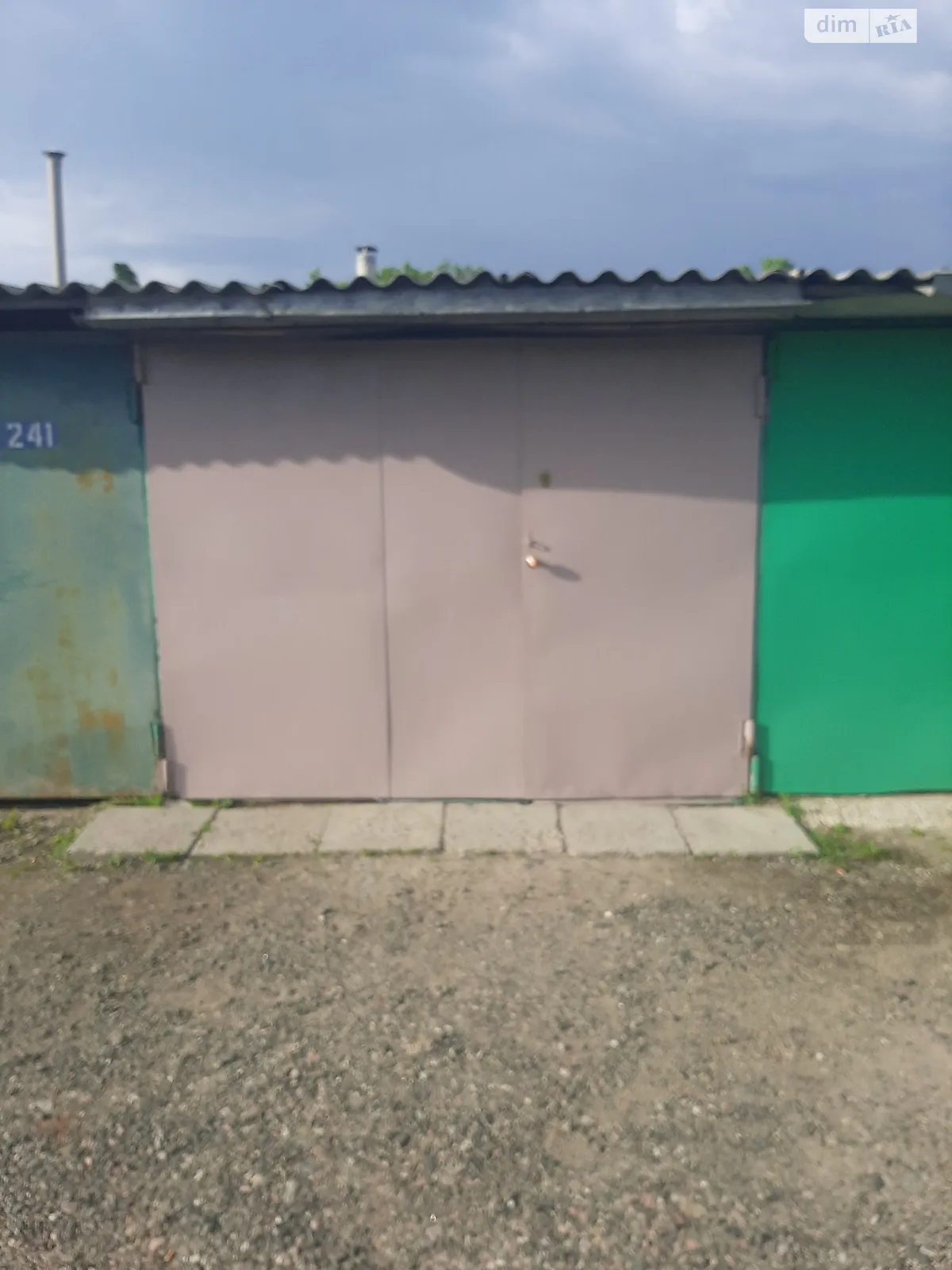 Продается место в гаражном кооперативе под легковое авто на 15 кв. м, цена: 2500 $ - фото 1