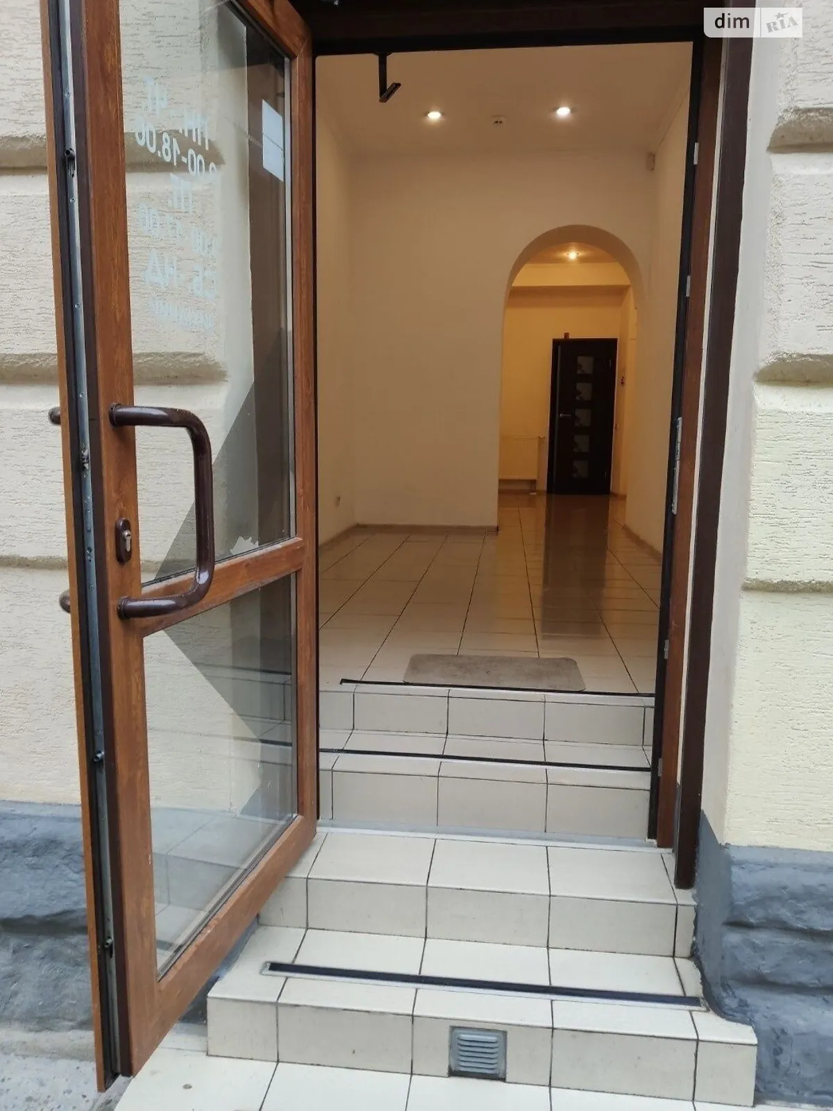 Продається приміщення вільного призначення 51.9 кв. м в 3-поверховій будівлі, цена: 80000 $ - фото 1