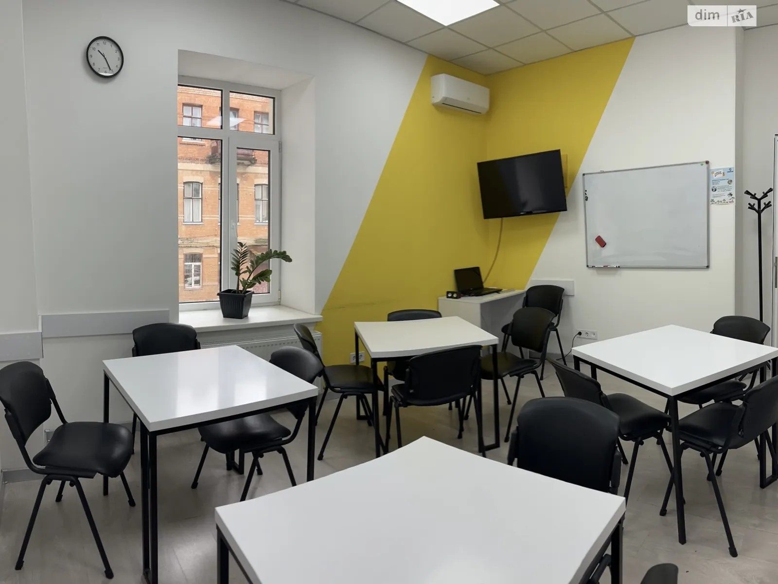 Сдается в аренду офис 60 кв. м в бизнес-центре, цена: 22000 грн - фото 1