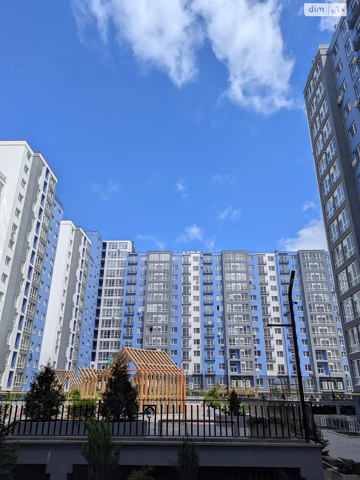 Продается 2-комнатная квартира 64 кв. м в Ивано-Франковске, ул. Княгинин, 44 корпус 1 - фото 1