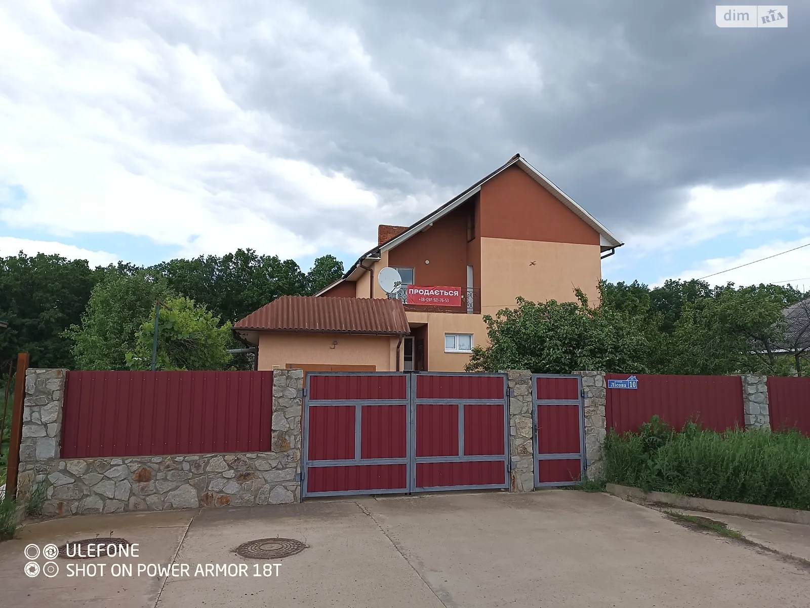 Продается дом на 2 этажа 260 кв. м с гаражом, цена: 120000 $ - фото 1