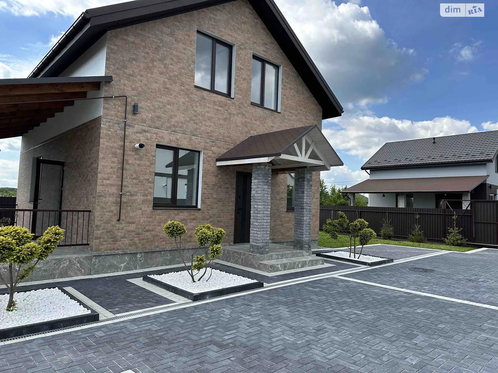 Продается дом на 2 этажа 100 кв. м с камином, цена: 125000 $ - фото 1