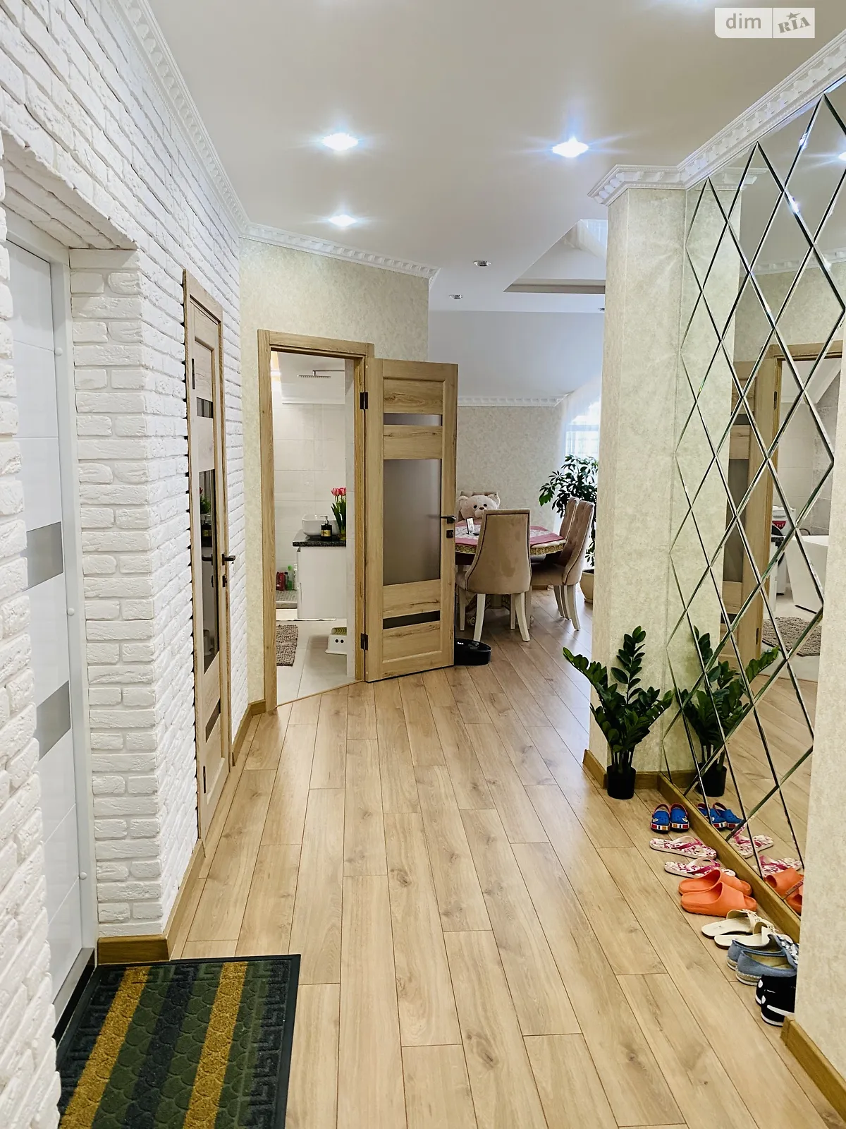 Продается 2-комнатная квартира 115 кв. м в Мукачеве, ул. Юрия Герца, 2А - фото 1