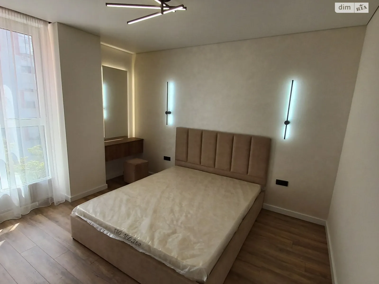 Продается 1-комнатная квартира 40 кв. м в Ивано-Франковске, ул. Национальной Гвардии, 3Г - фото 1