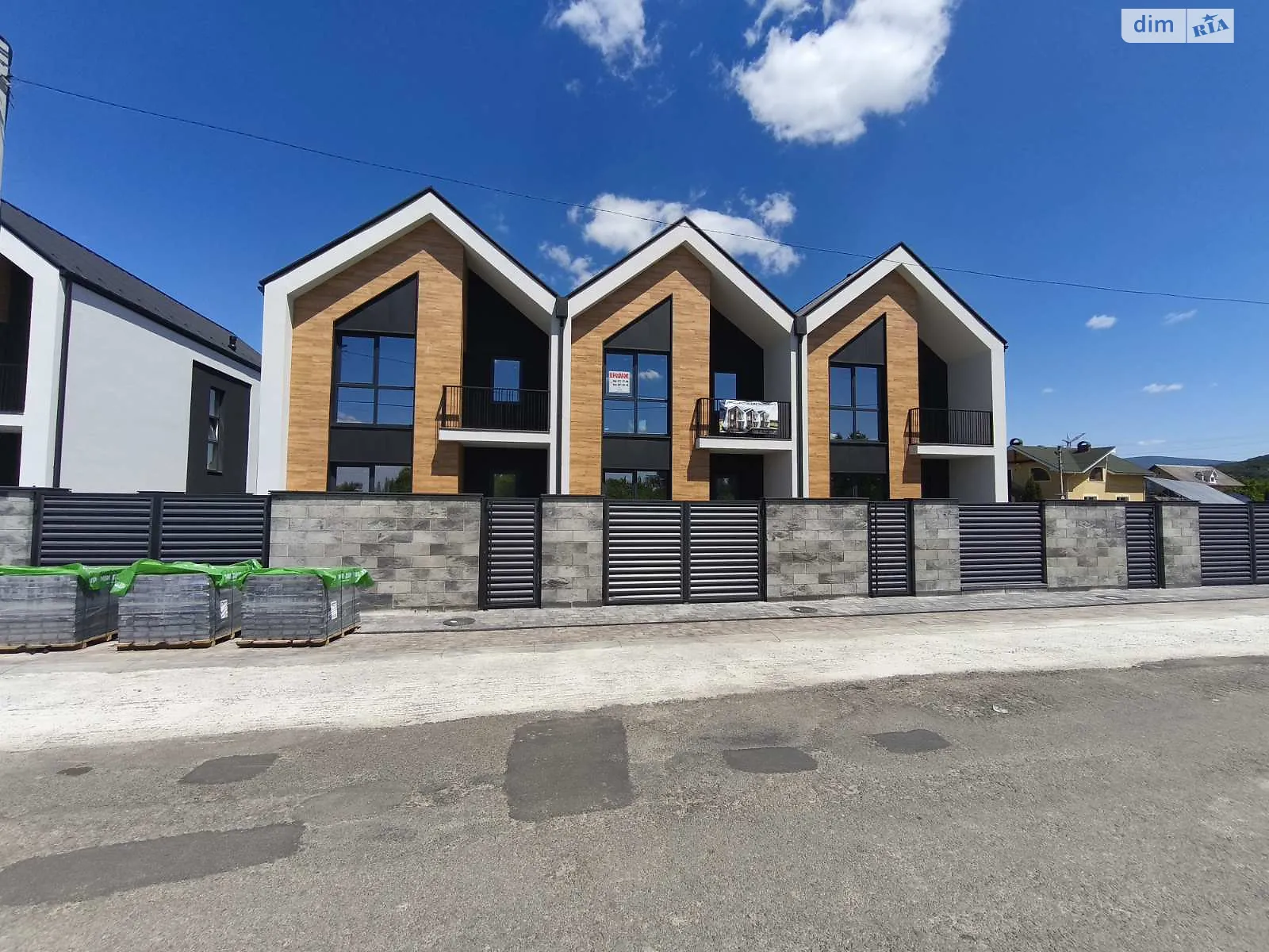 Продается дом на 2 этажа 145 кв. м с беседкой, цена: 105000 $ - фото 1