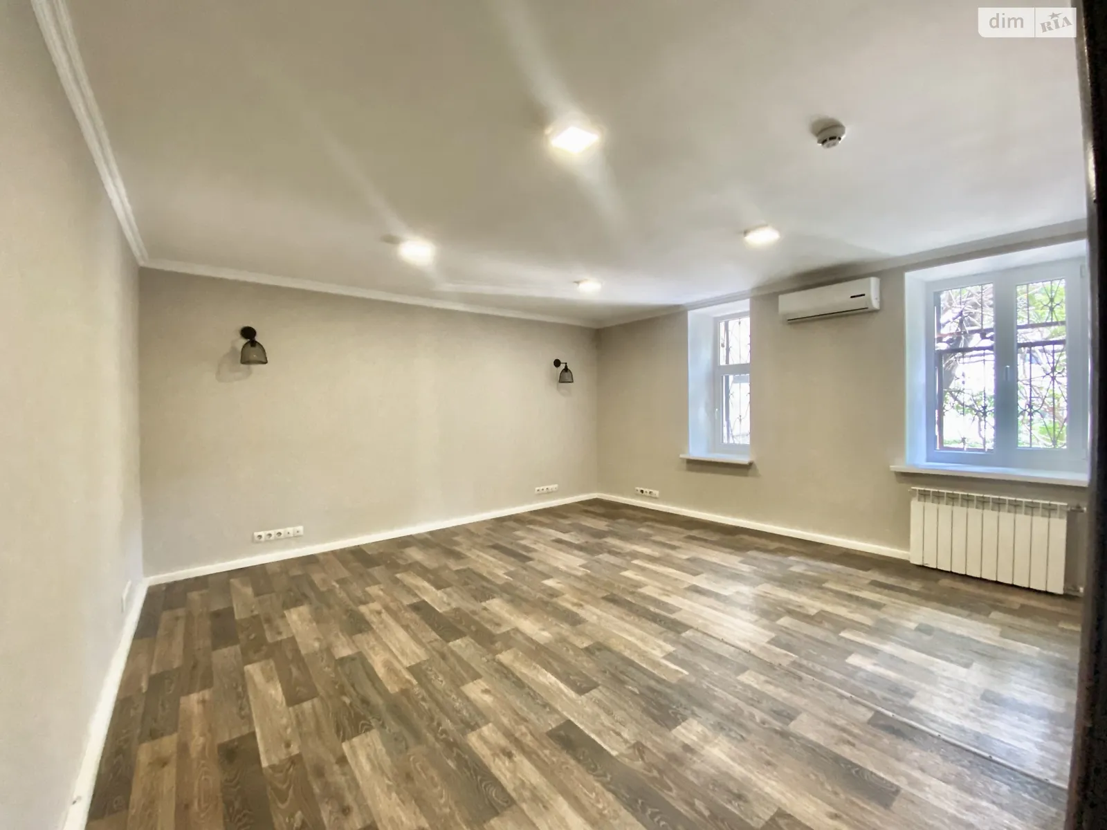 Сдается в аренду офис 155 кв. м в бизнес-центре, цена: 1200 $ - фото 1