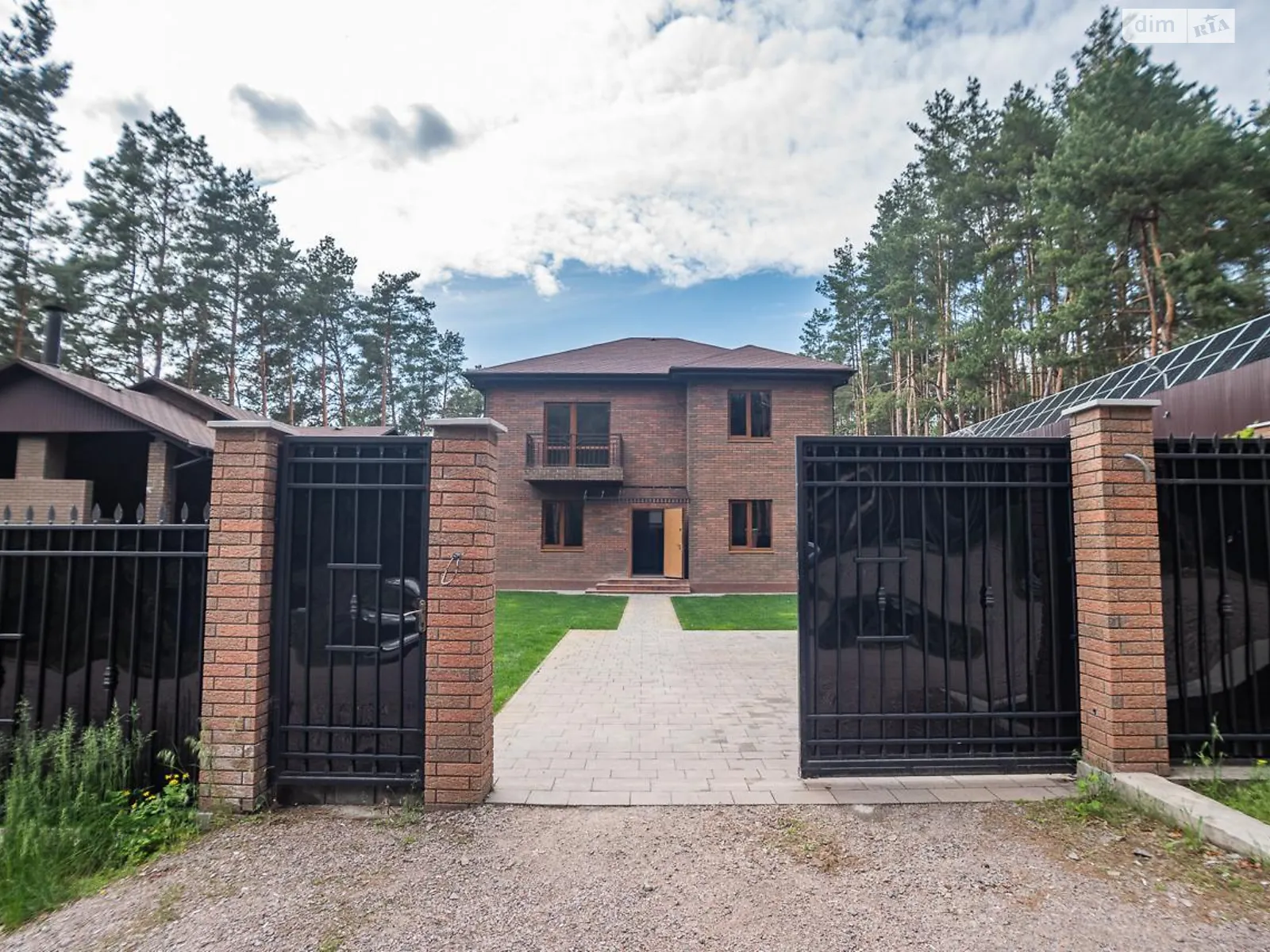 Продается дом на 2 этажа 185 кв. м с гаражом, цена: 80000 $ - фото 1