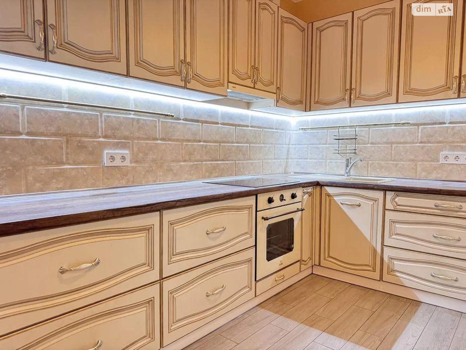 Продается 1-комнатная квартира 47 кв. м в Киеве - фото 1