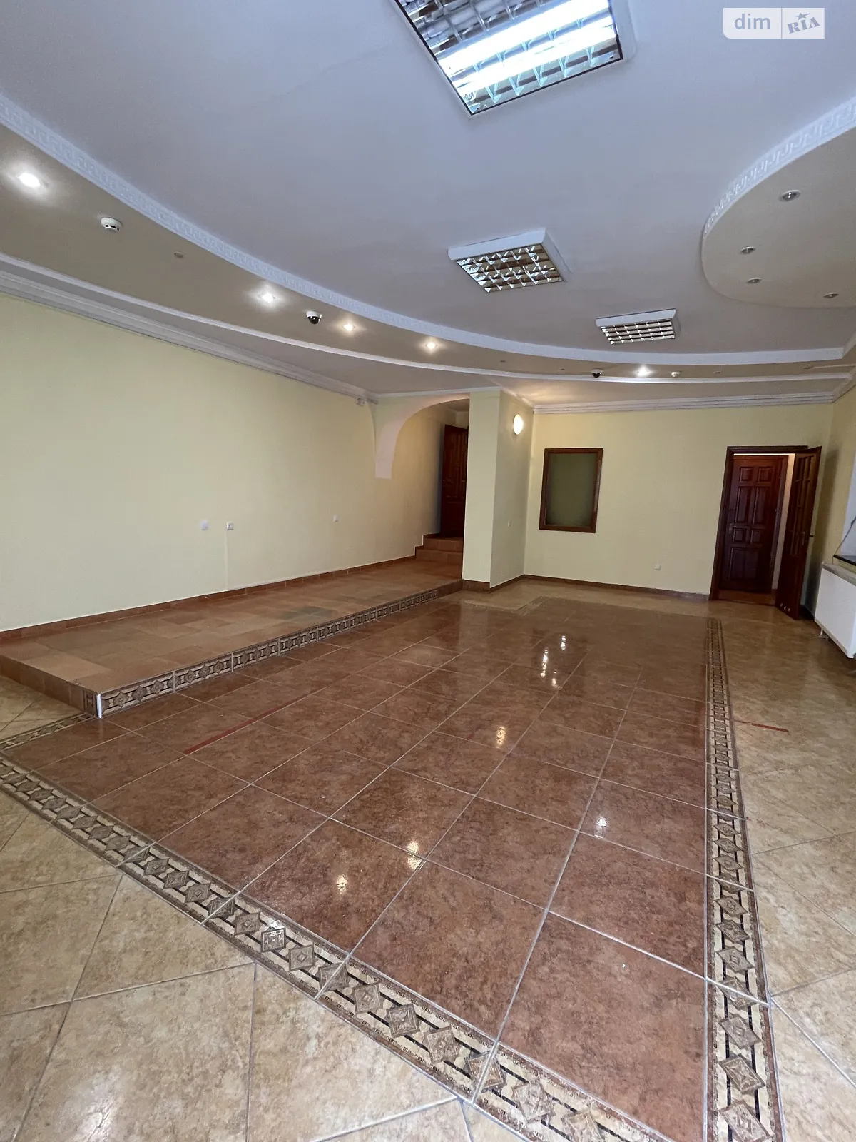 Продається офіс 167.8 кв. м в бізнес-центрі, цена: 65000 $ - фото 1