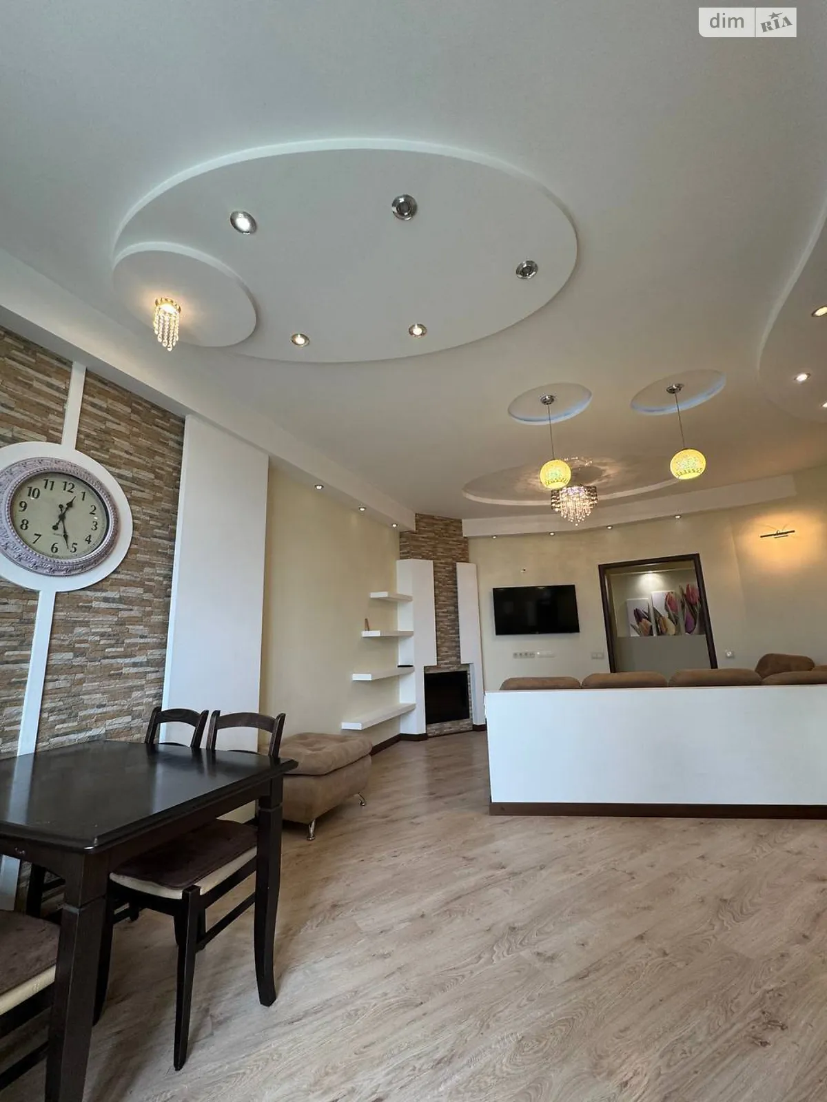 Продається 1-кімнатна квартира 71 кв. м у Одесі, вул. Левітана - фото 1