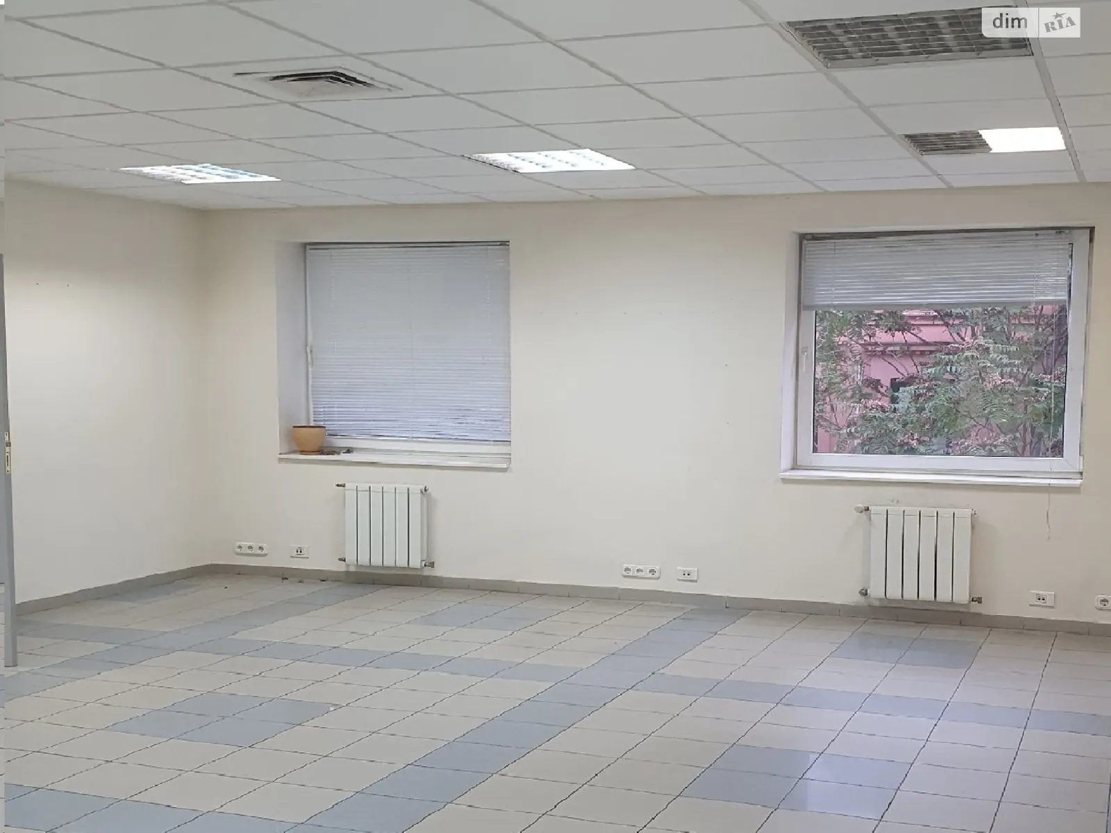Сдается в аренду офис 63.5 кв. м в бизнес-центре, цена: 17145 грн - фото 1