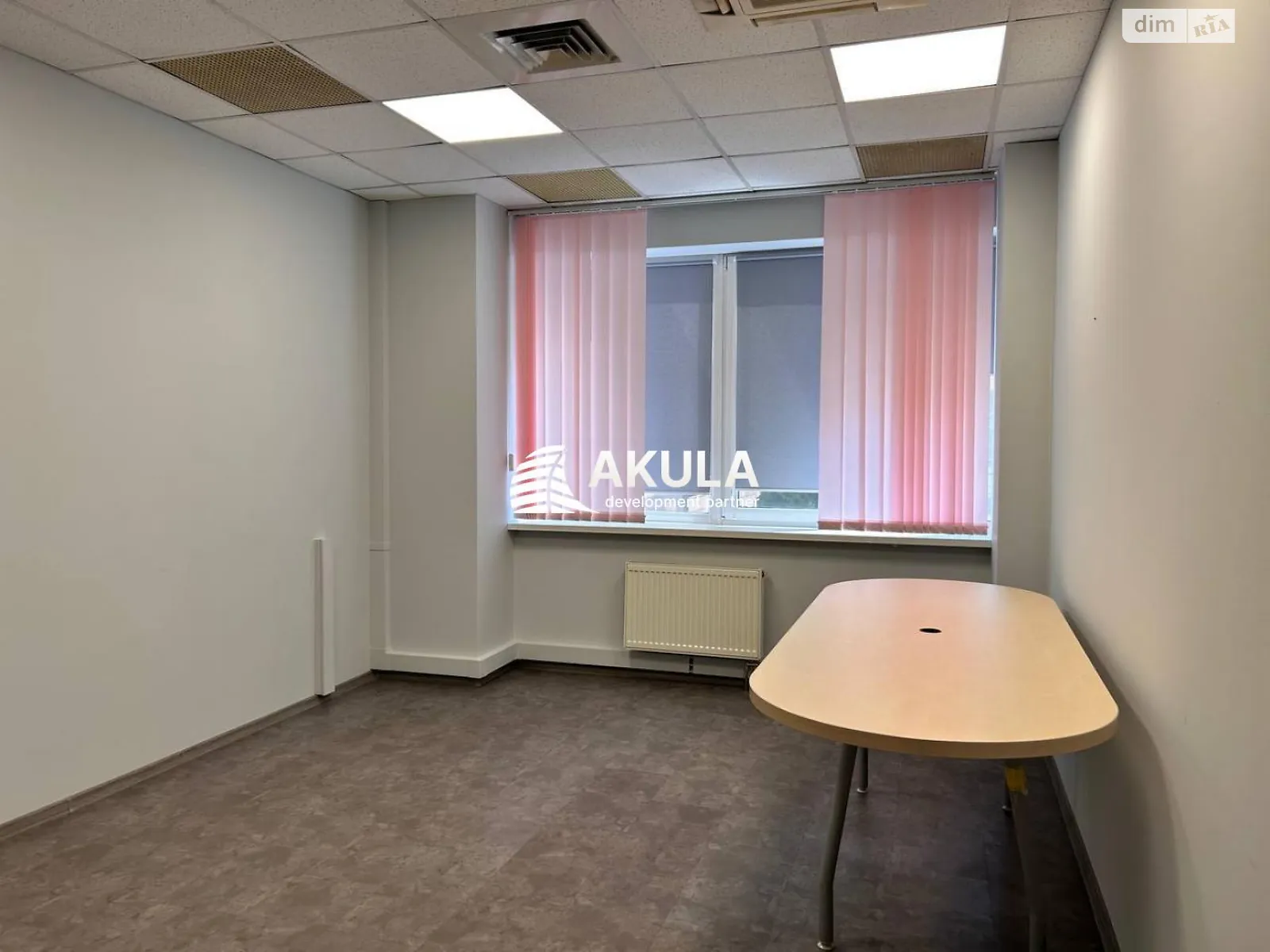 Сдается в аренду офис 25 кв. м в бизнес-центре, цена: 380 $ - фото 1
