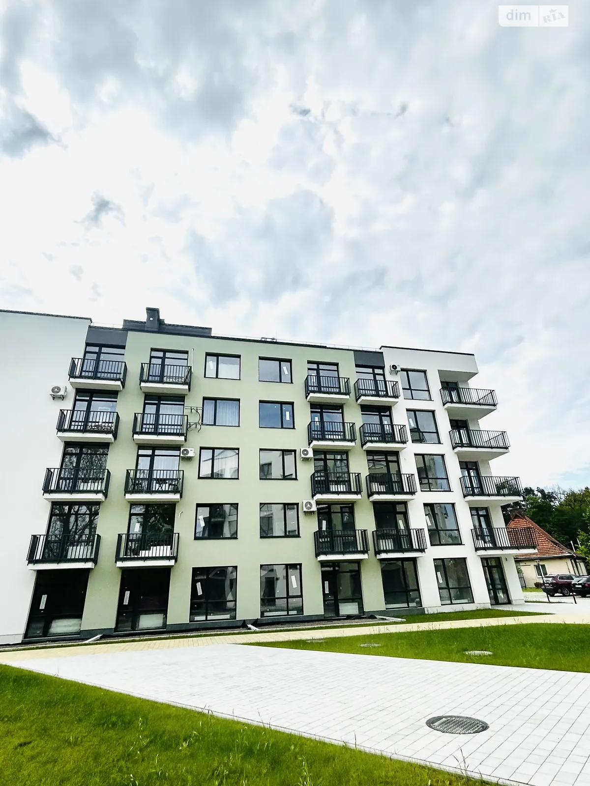Продається 1-кімнатна квартира 41 кв. м у Брюховичах, вул. Незалежності України, 19В - фото 1