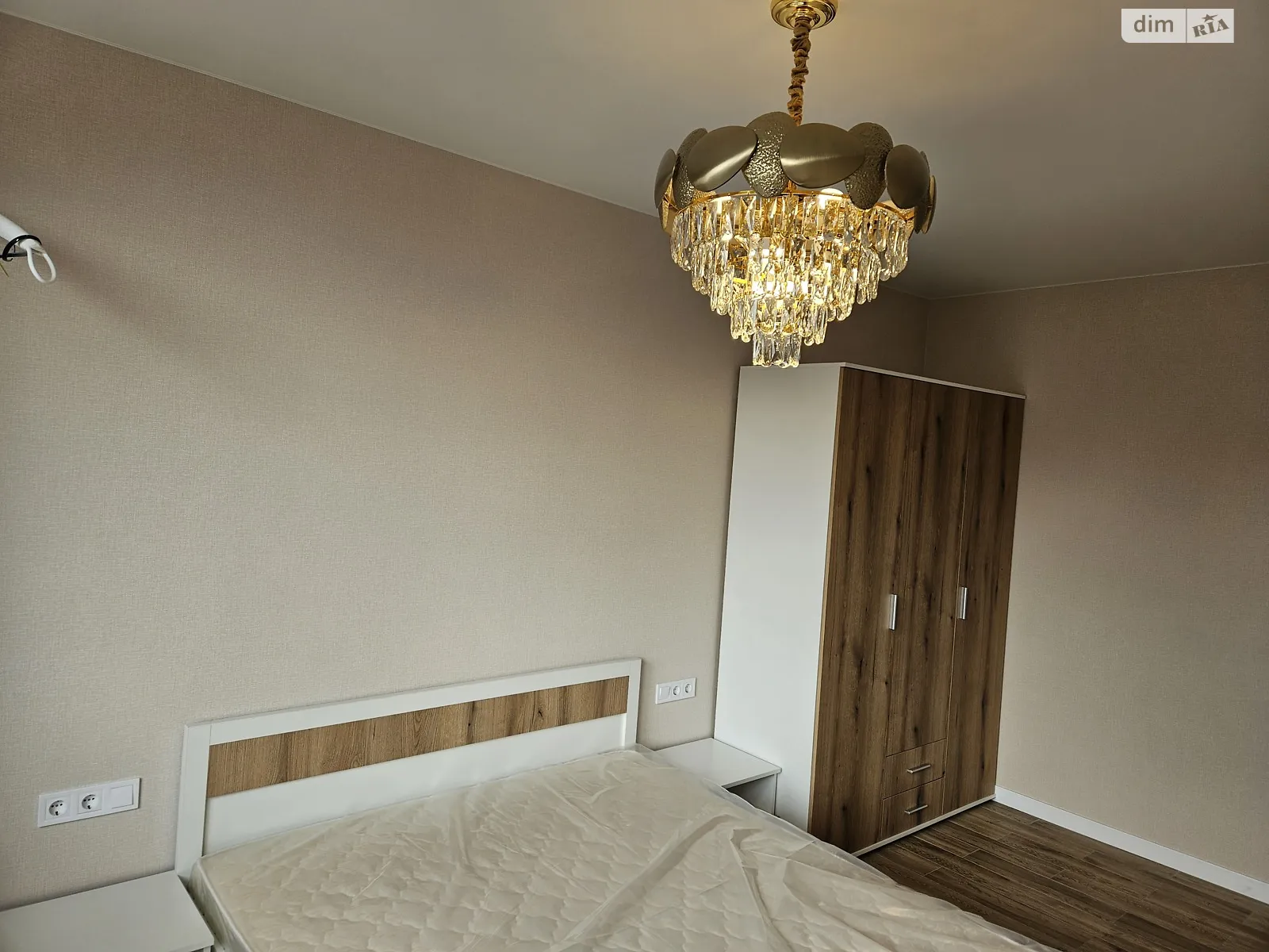 Продается 1-комнатная квартира 41 кв. м в Киеве, ул. Всеволода Змиенко, 34/21 - фото 1