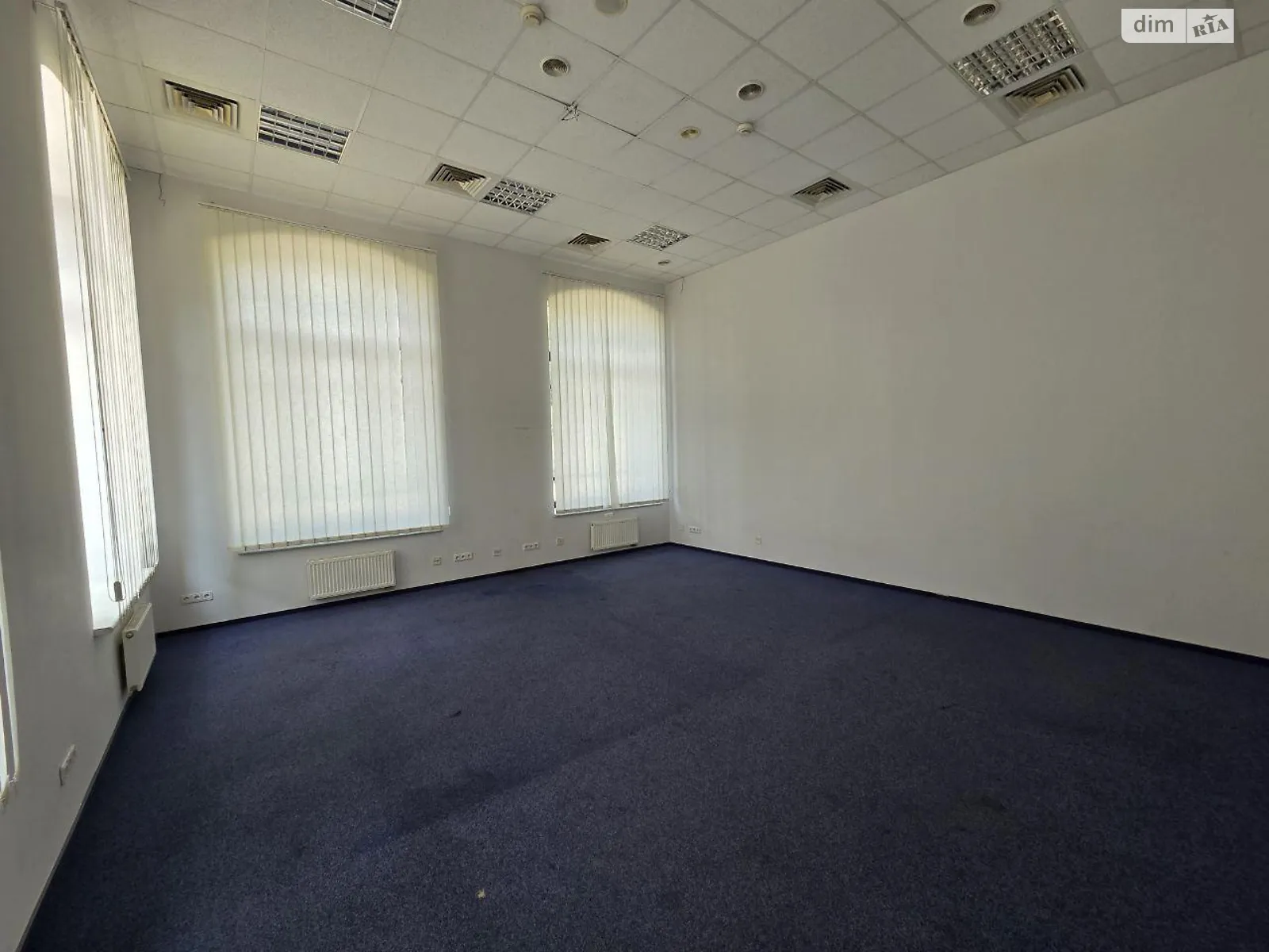 Сдается в аренду офис 300 кв. м в бизнес-центре, цена: 5250 $ - фото 1