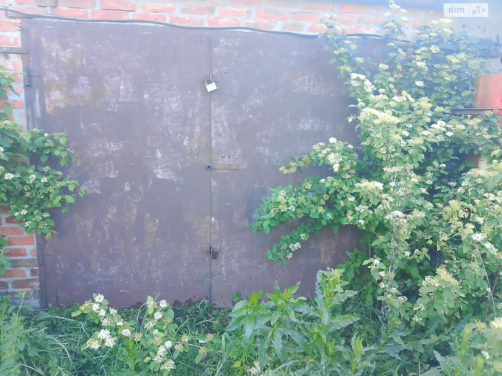 Продається місце в гаражному кооперативі під легкове авто на 42 кв. м, цена: 90000 грн - фото 1
