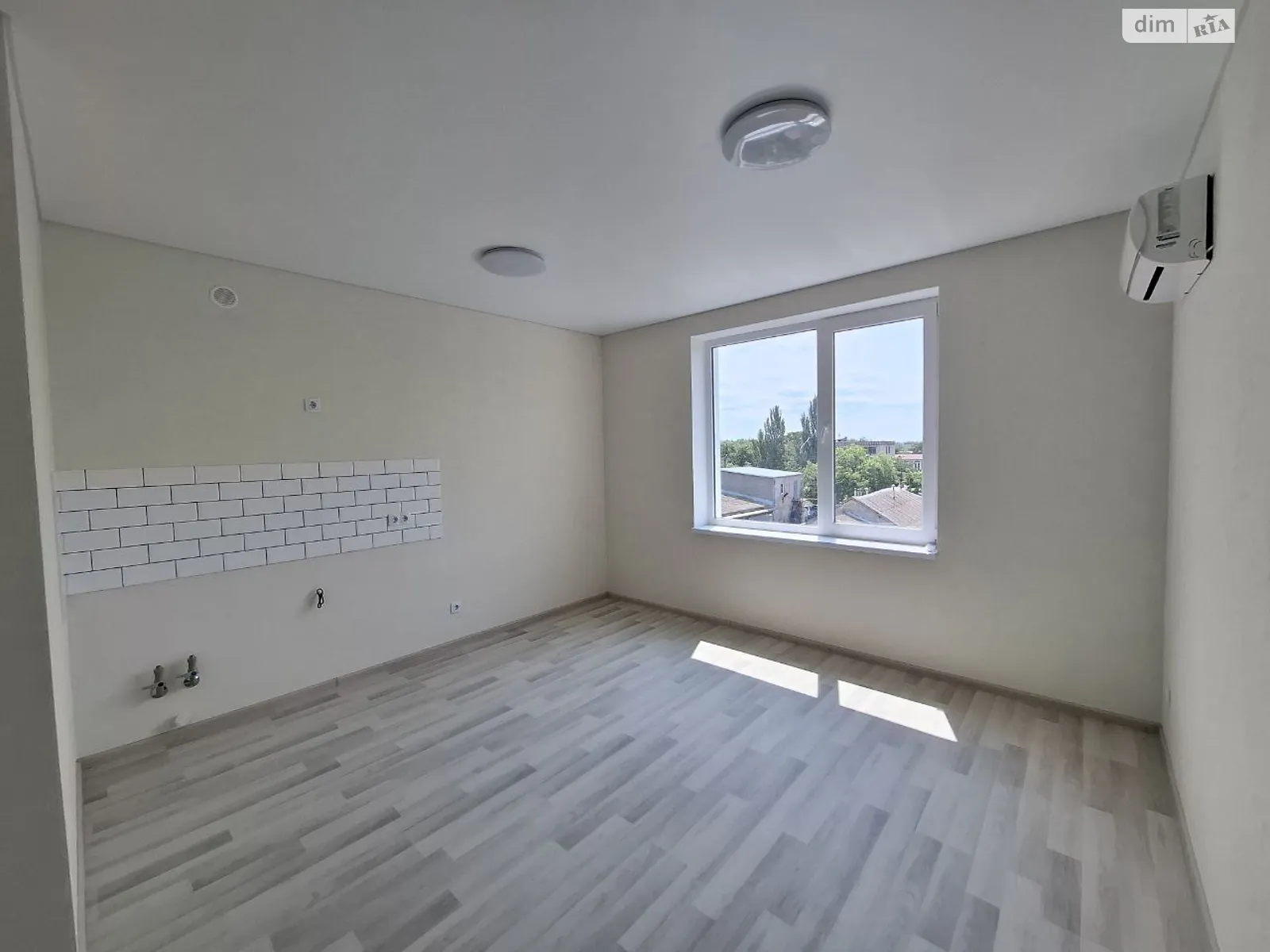 Продается 1-комнатная квартира 2 кв. м в Николаеве, 7-я ул. Слободская, 61 - фото 1