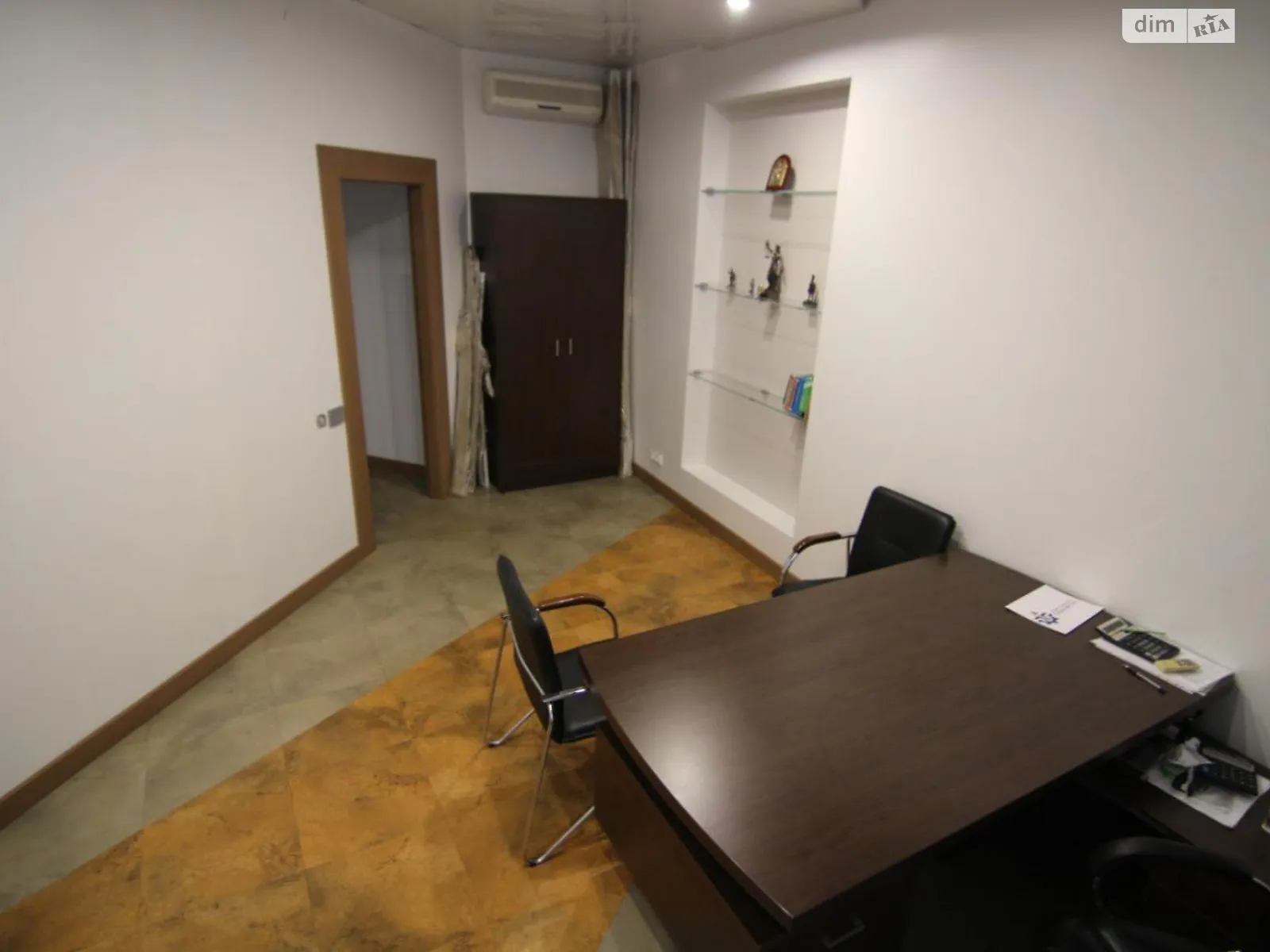 Продается офис 278.9 кв. м в бизнес-центре, цена: 420000 $ - фото 1