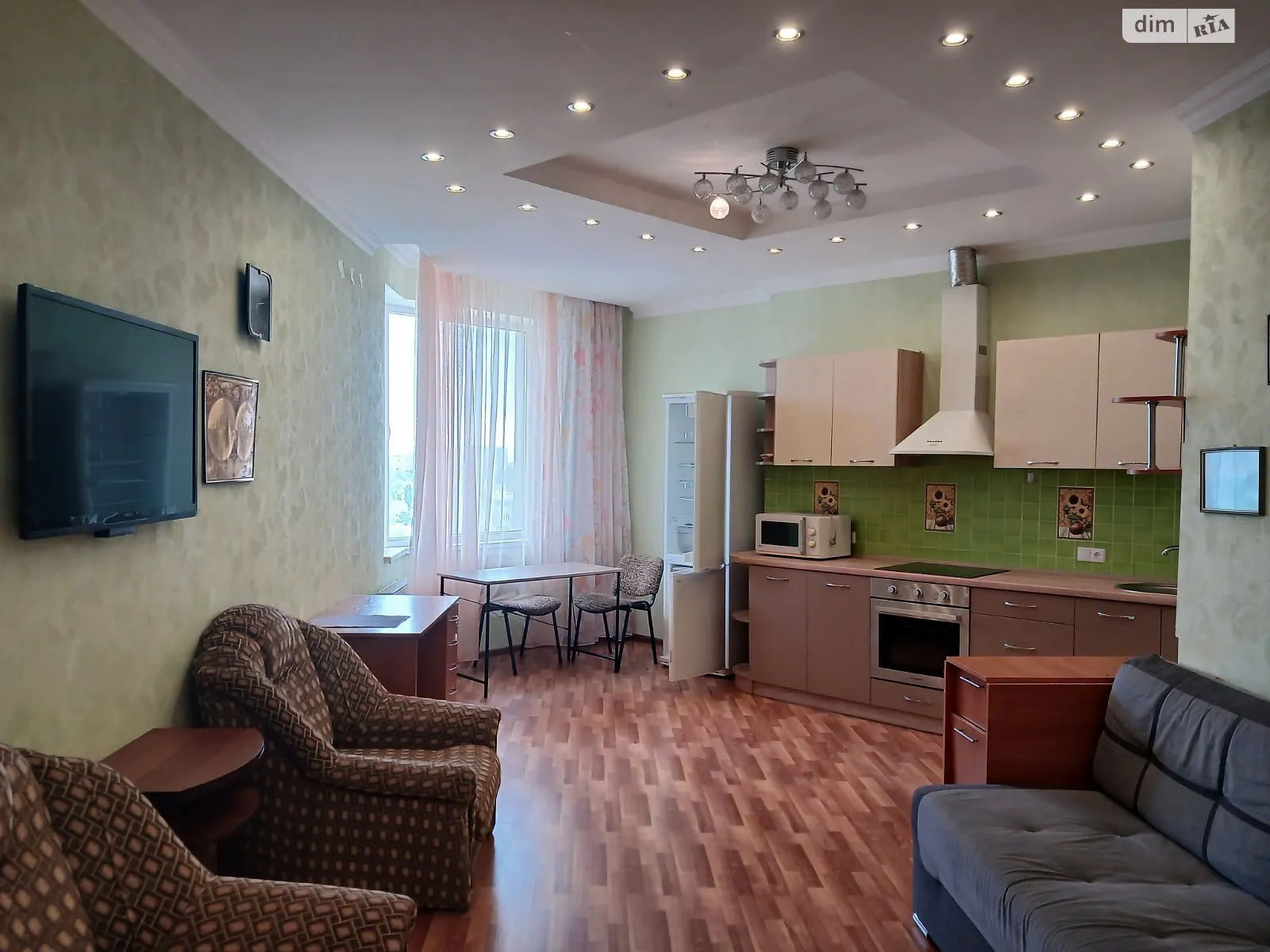 Продается 1-комнатная квартира 68 кв. м в Одессе, ул. Среднефонтанская - фото 1