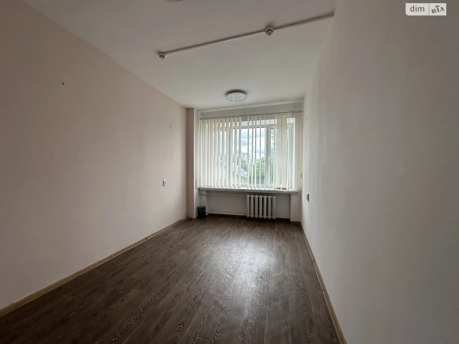 Сдается в аренду офис 12.7 кв. м в бизнес-центре, цена: 3175 грн - фото 1