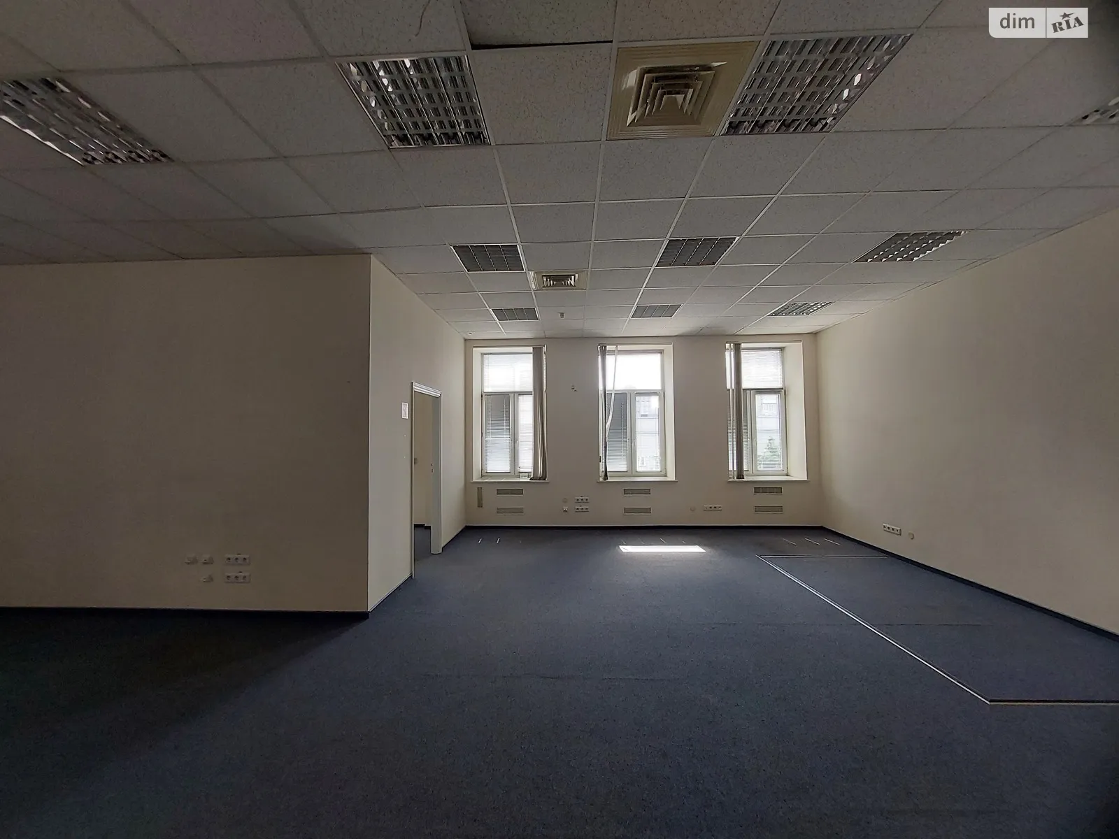 Сдается в аренду офис 209 кв. м в бизнес-центре, цена: 3762 $ - фото 1