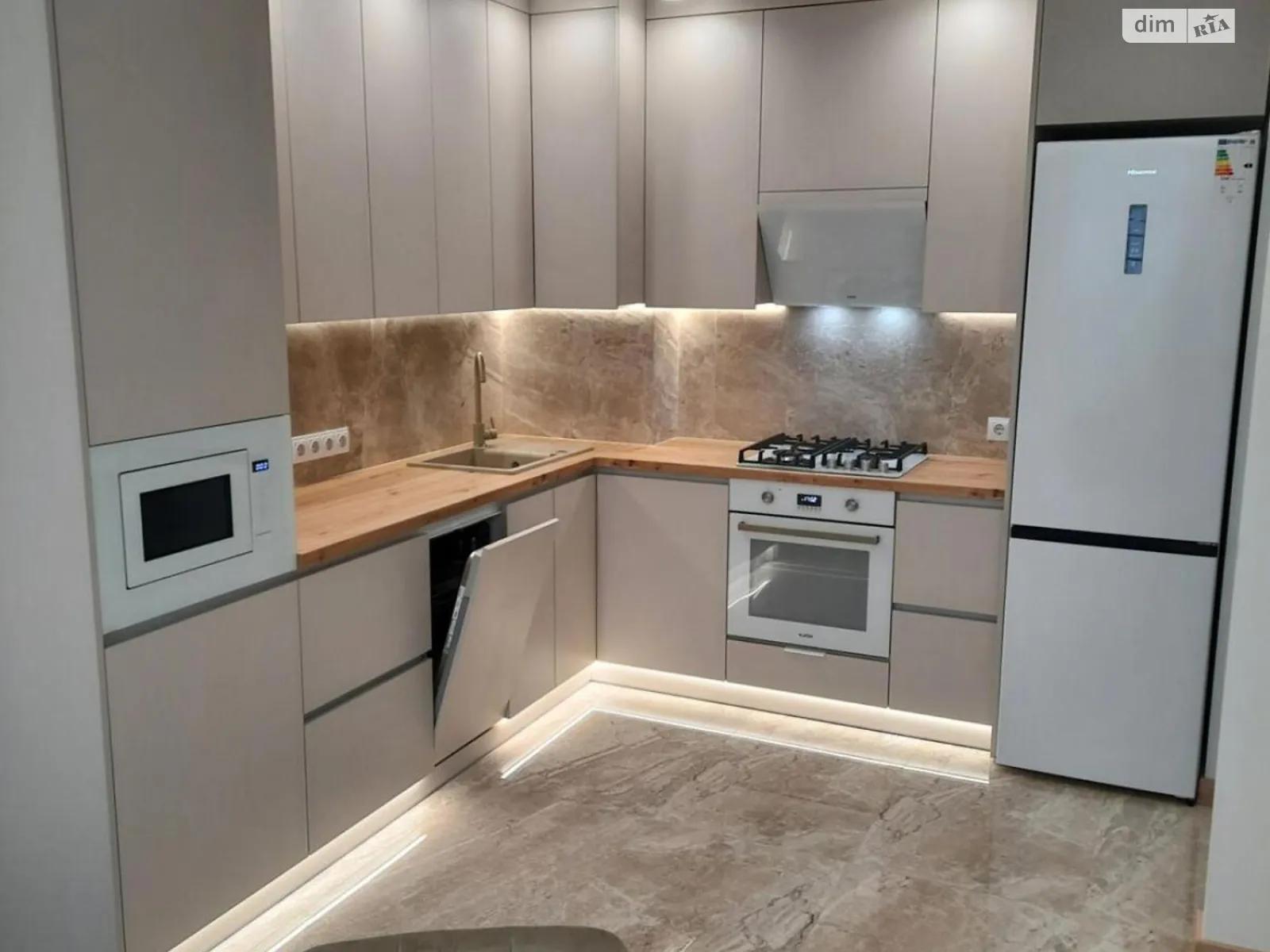 Сдается в аренду 1-комнатная квартира 43 кв. м в Львове, цена: 500 $ - фото 1