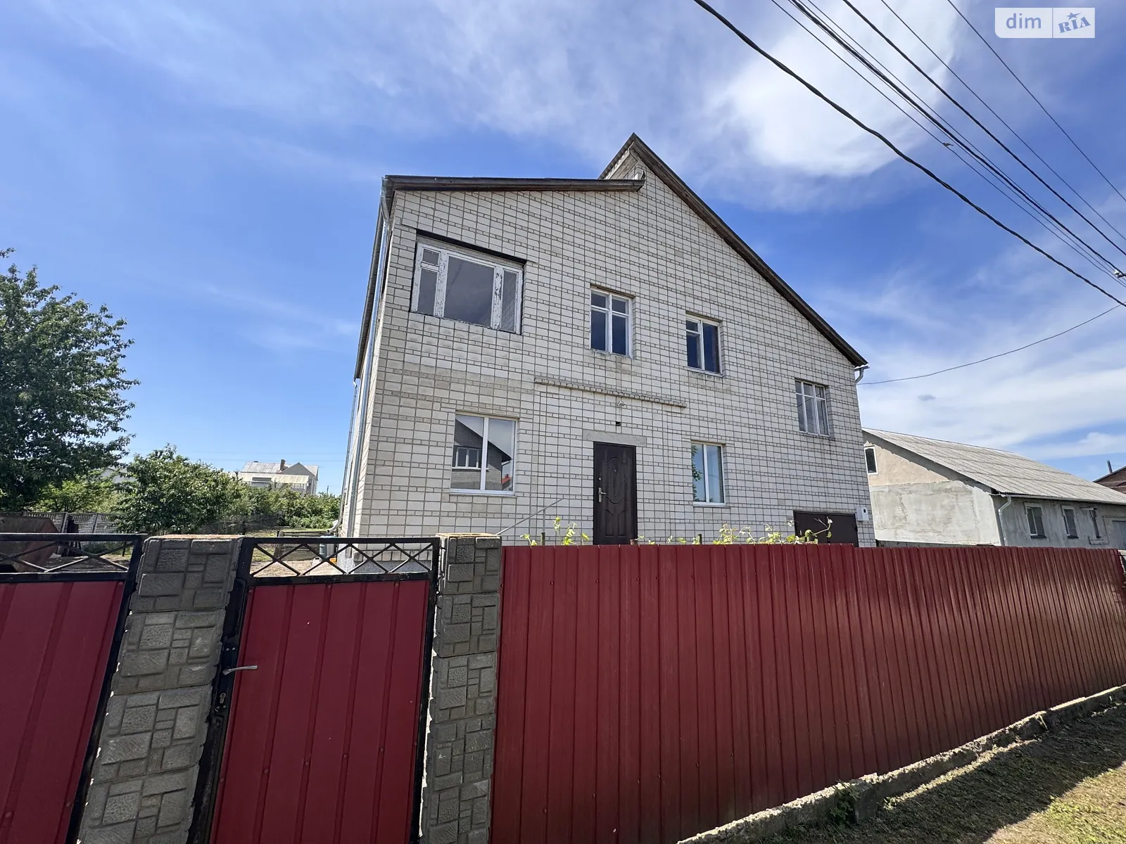 Продается дом на 2 этажа 235 кв. м с террасой, цена: 70000 $ - фото 1