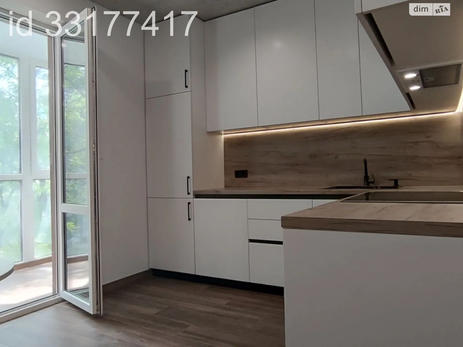 Продается 1-комнатная квартира 38.5 кв. м в Киеве, ул. Живописная, 3 - фото 1