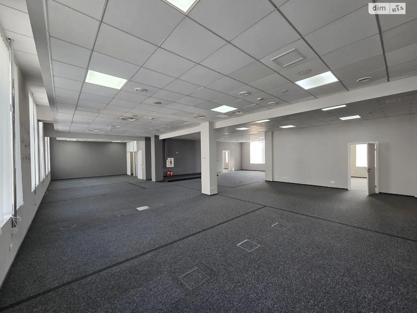 Сдается в аренду офис 386 кв. м в бизнес-центре, цена: 7400 $ - фото 1