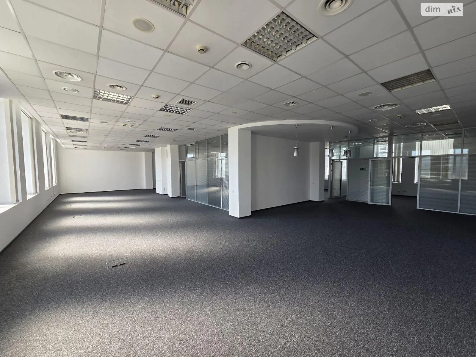 Сдается в аренду офис 330 кв. м в бизнес-центре, цена: 6350 $ - фото 1