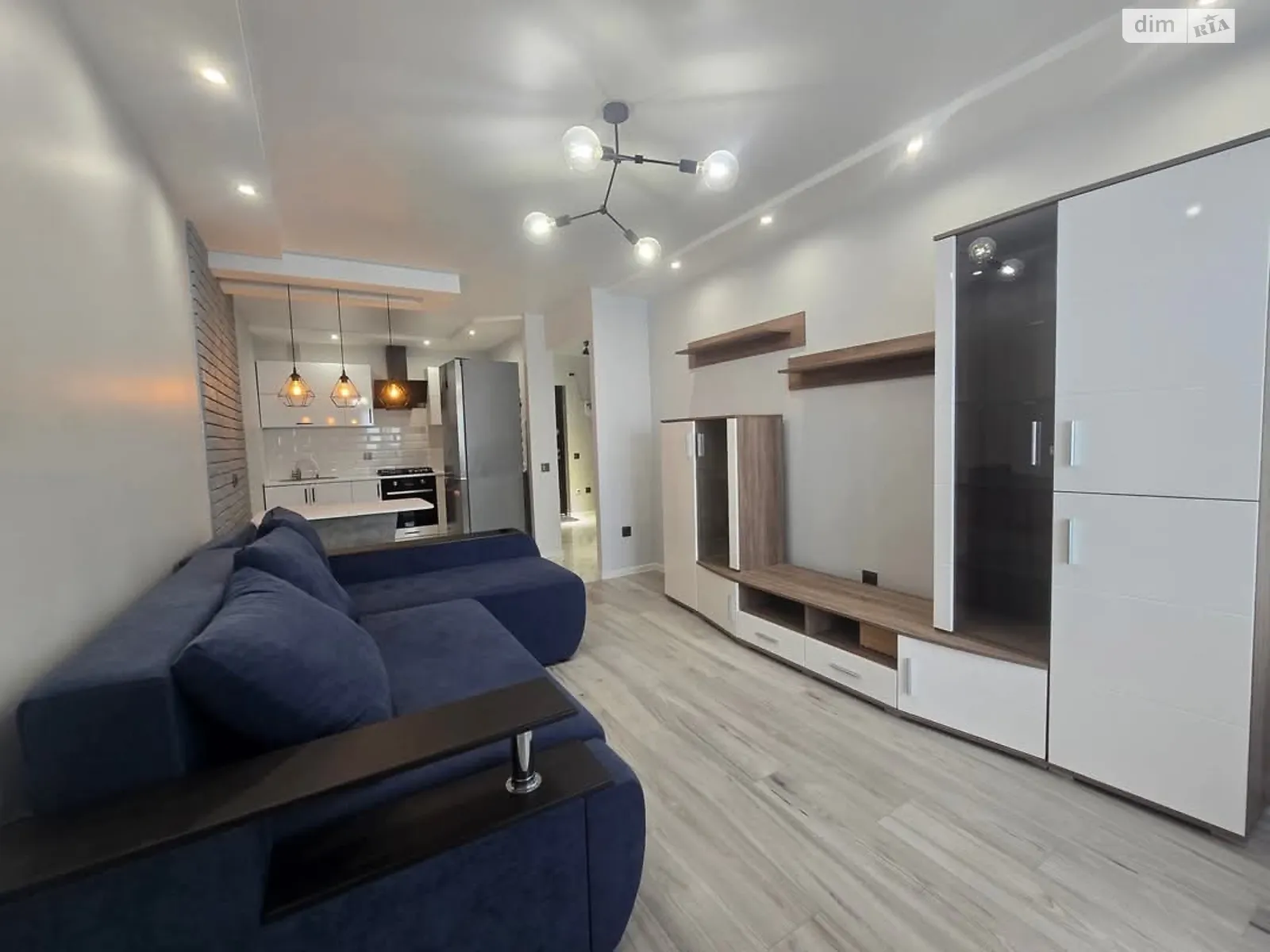 2-кімнатна квартира 57 кв. м у Тернополі, просп. Злуки, 7 - фото 1