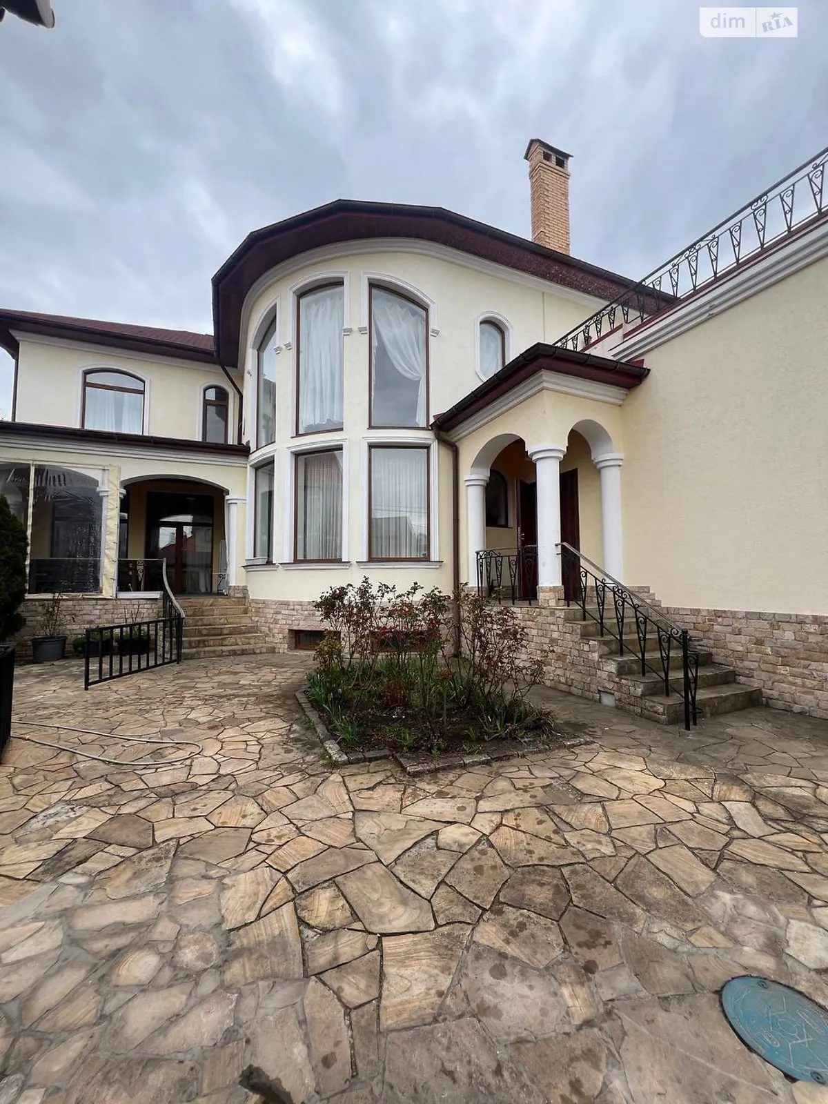 Продается дом на 2 этажа 458.2 кв. м с беседкой, цена: 340000 $ - фото 1