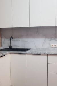 Сниму квартиру в Лугинах долгосрочно