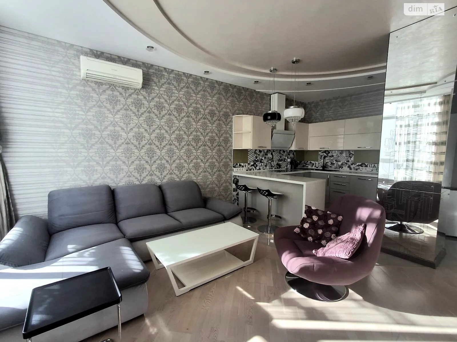 Сдается в аренду 3-комнатная квартира 93 кв. м в, цена: 700 $ - фото 1