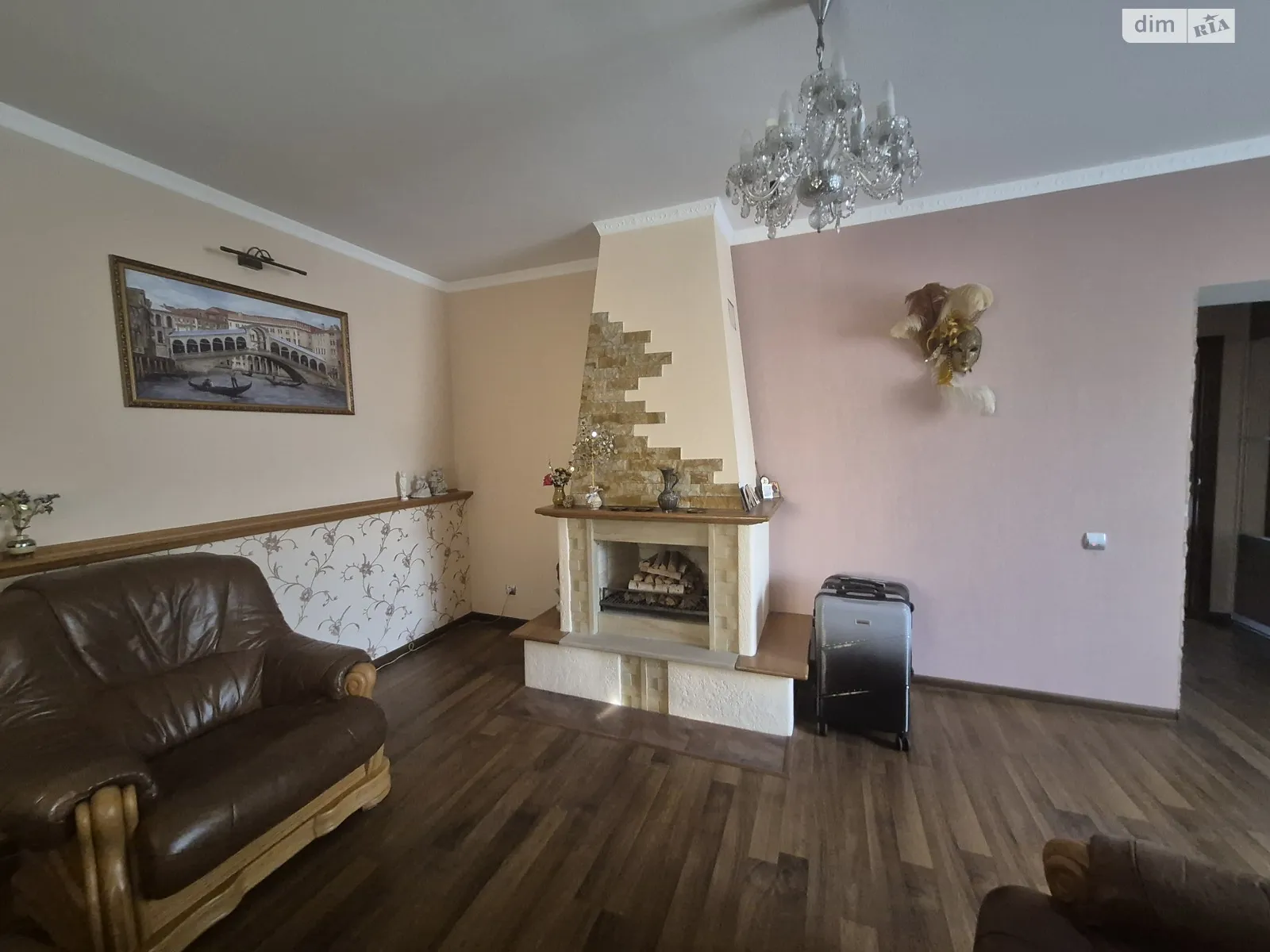 Продается дом на 2 этажа 138 кв. м с бассейном, цена: 135000 $ - фото 1